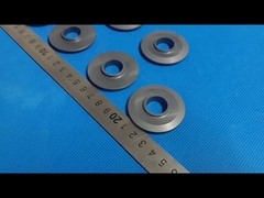 mit einer Breite von nicht mehr als 20 mm